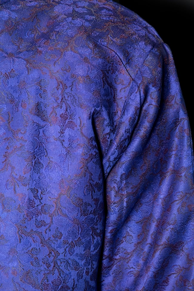【1点もの】サリー刺繍 長袖クルタシャツ 5 - 光沢感のある生地です