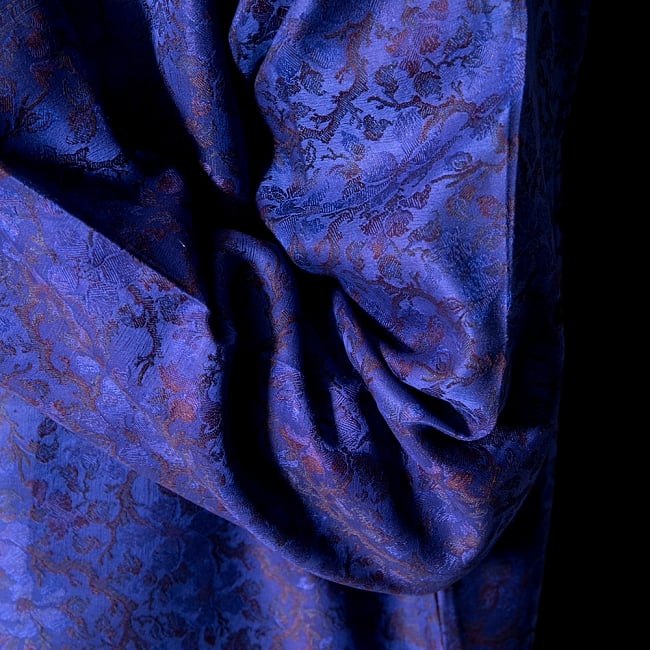 【1点もの】サリー刺繍 長袖クルタシャツ 7 - 陰影の映える生地です。