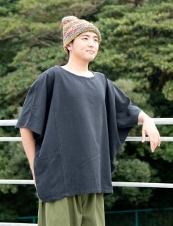 ゆったり着れるシンプルプルオーバー - サブ3