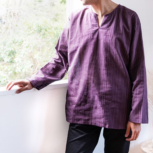 ストライプ織のシンプルクルタ風シャツ 2 - 身長178cm男性、Lサイズの着用例です。