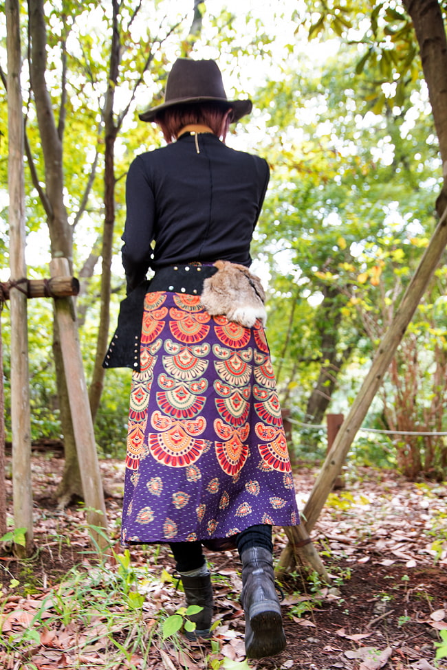 インド伝統柄が美しい　コットンラップスカート-ミモレ丈 4 - 後ろ姿もぐるっと柄が素敵