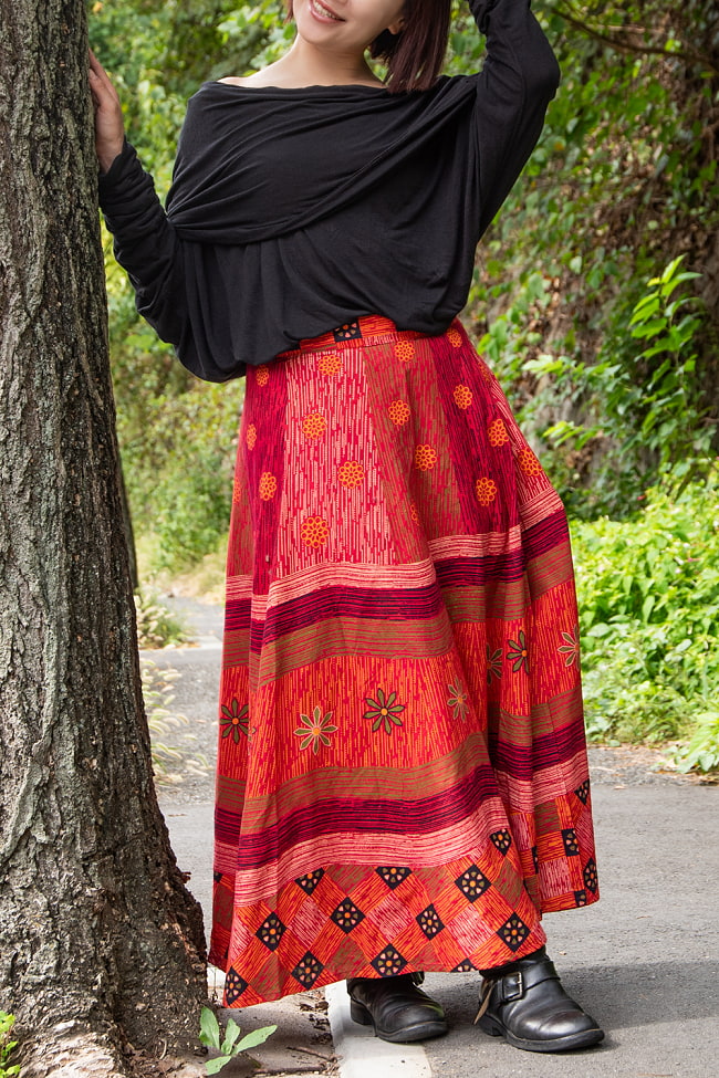インド伝統柄が美しい　コットンラップスカート-マキシ丈 5 - パッチワークのようなレトロなデザインも。