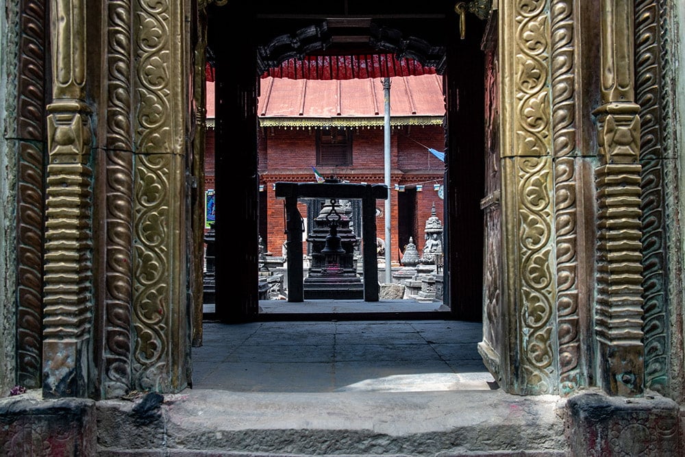 〔一点物〕タンカ - 観音菩薩 - アヴァローキテシュワラ・マンダラ[55x45cm]6枚目の下部説明写真です