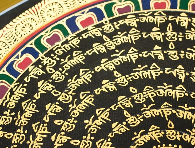 タンカ -金字マンダラ(黒・外地が黄土色） 4 - 別アングルです