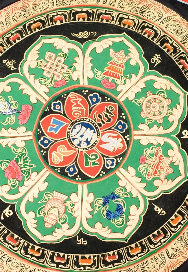 タンカ-　七吉祥とオンマニペメフムのマンダラ(緑)　縦横35x35 2 - 別アングルです