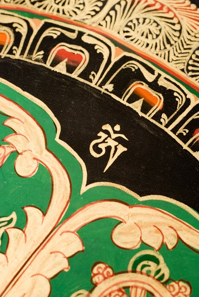 タンカ-　七吉祥とオンマニペメフムのマンダラ(緑)　縦横35x35 7 - 別アングルです