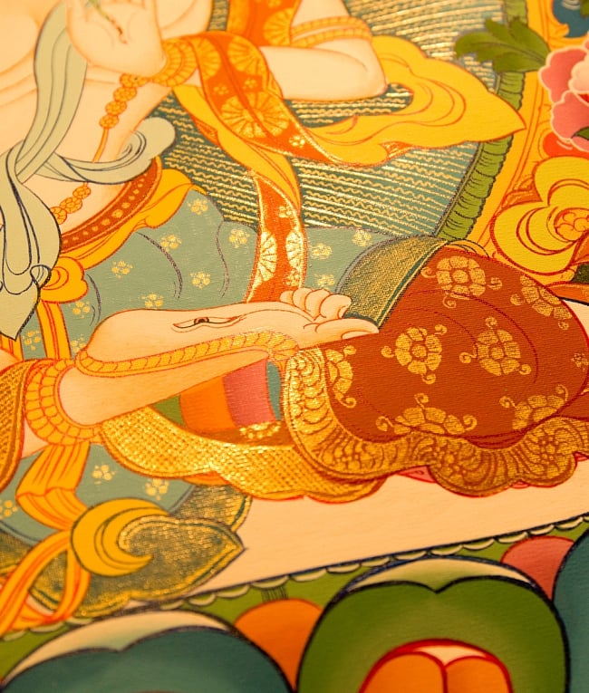 タンカ -　ホワイトターラー 51ｘ67 8 - 光を当てるとこのような輝きを放ちます