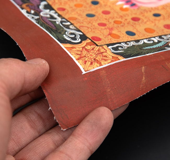 〔一点物〕タンカ - Wheel of existance 六道輪廻図[36cm x 43cm] 10 - 端っこのあたりを手で持ってみました