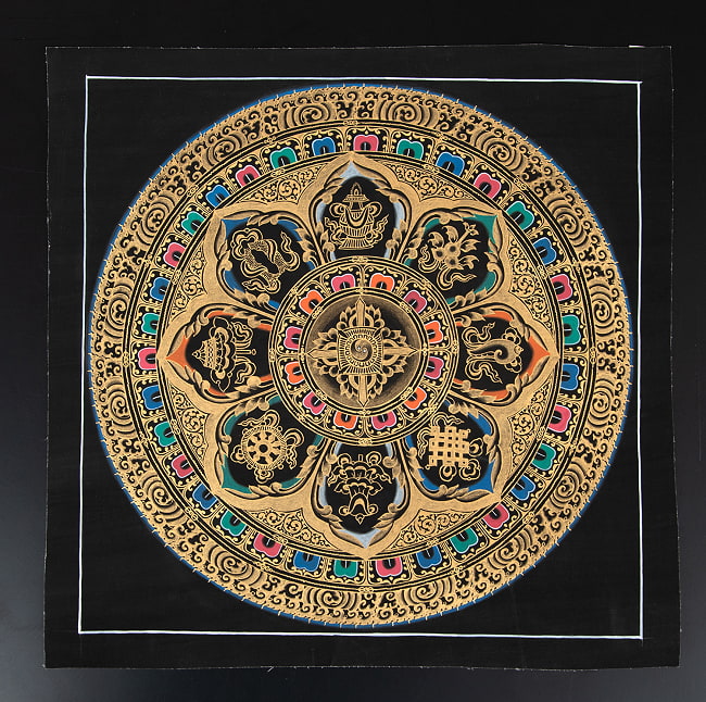 〔一点物〕タンカ - 八吉祥曼荼羅　アシュタマンガラ Ashtamangala[35cm x 35cm] 2 - 仏画の全体像が分かるように撮影しました
