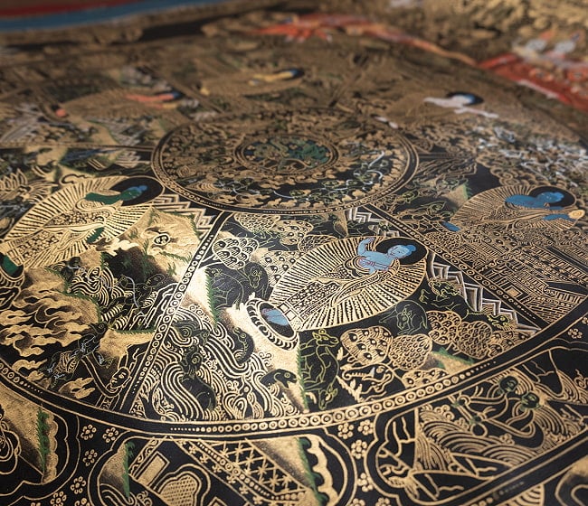 〔一点物〕タンカ -  Wheel of existance 六道輪廻図 [72x94cm] 4 - 光を受けると、金色に美しく光ります