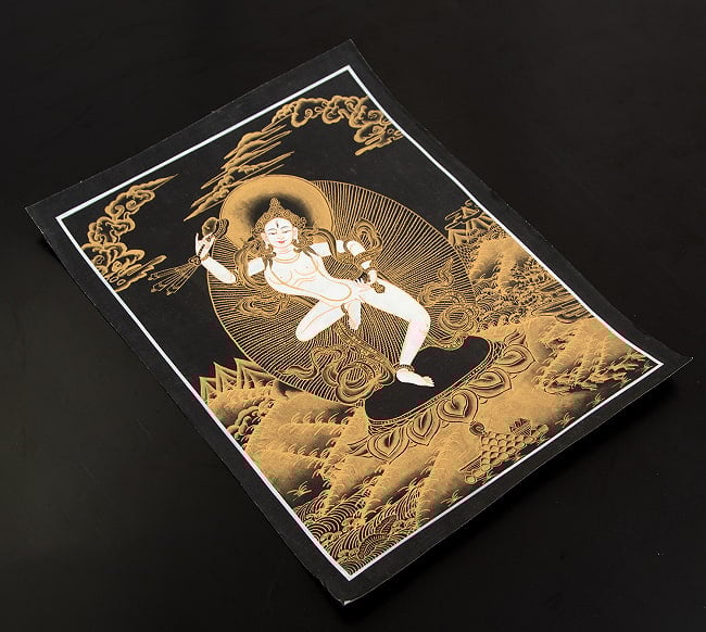 〔一点物〕タンカ - 偉大な密教の女性修行者マチク・ラプドゥン[30cm x 40cm] 3 - 縁の部分の状態や、全体の雰囲気がわかるように斜めから撮影しました