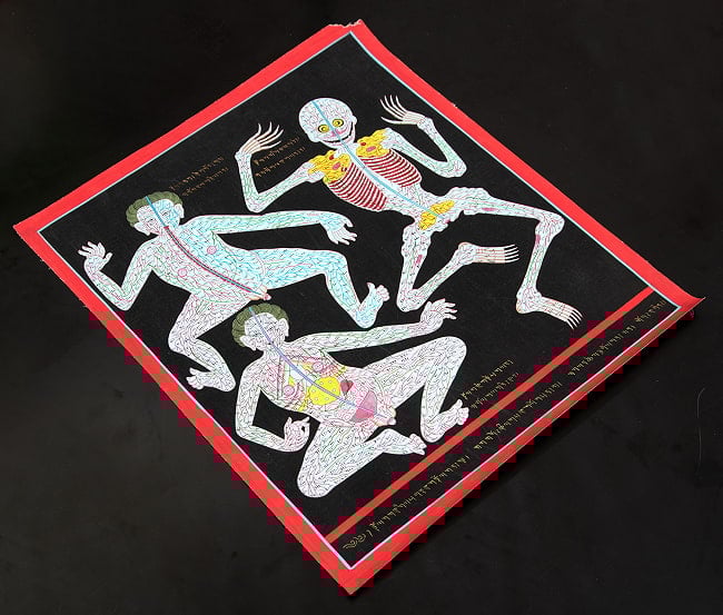 〔一点物〕タンカ - チベット医学 人体経絡図[40x46cm] 3 - 雰囲気や厚みがわかるように、斜めから撮影しました