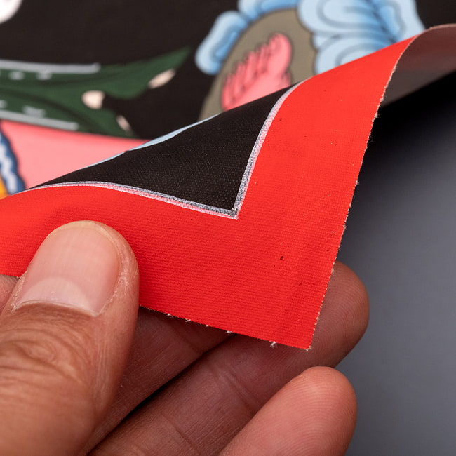 〔一点物〕タンカ - チャクラ人体曼荼羅・エネルギー体図[52cm x 20cm] 10 - 端っこのあたりを手で持ってみました