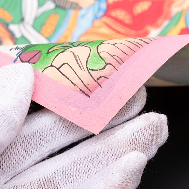 〔一点物〕タンカ - グリーンターラ[40cm x 30cm] 11 - 端っこのあたりを手で持ってみました