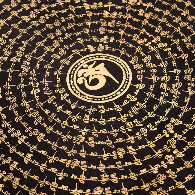 〔一点物〕タンカ - オーン種子曼荼羅[56cm x 56cm] 10 - 一部分をアップにしてみました