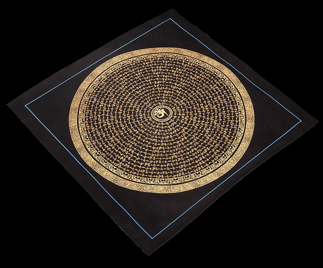 〔一点物〕タンカ - オーン種子曼荼羅[56cm x 56cm] 3 - 雰囲気や厚みがわかるように、斜めから撮影しました