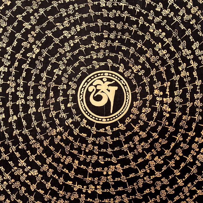 〔一点物〕タンカ - オーン種子曼荼羅[56cm x 56cm] 4 - 中心部分をアップにしてみました
