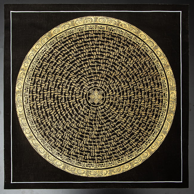 〔一点物〕タンカ - ヴァジュラの六字真言マントラ曼荼羅[54x54cm] オン・マニ・ペメ・フム 黒地金彩 2 - 仏画の全体像が分かるように撮影しました