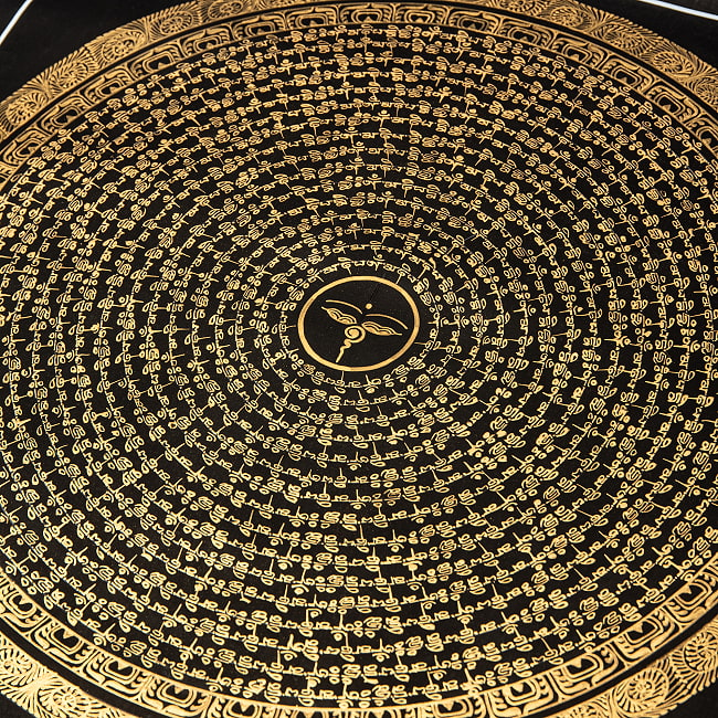 〔一点物〕タンカ - ブッダアイの六字真言マントラ曼荼羅[54x54cm] オン・マニ・ペメ・フム 黒地金彩 4 - 無限に続くマントラ