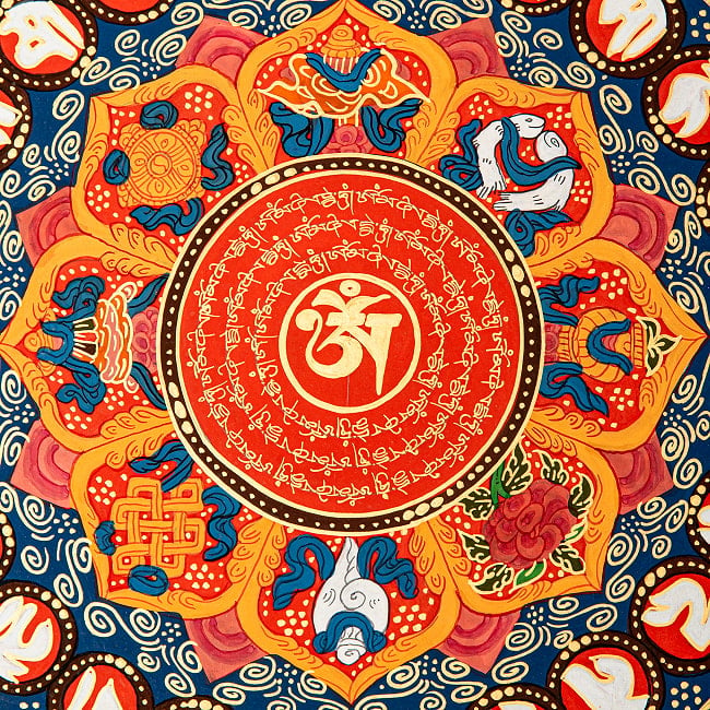 〔一点物〕タンカ - オーンと八吉祥 六字真言マントラ曼荼羅 54×54cm 3 - 中央部のクローズアップです。