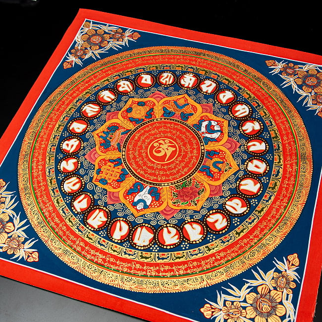 〔一点物〕タンカ - オーンと八吉祥 六字真言マントラ曼荼羅 54×54cm 5 - 荘厳な輝きがあります。