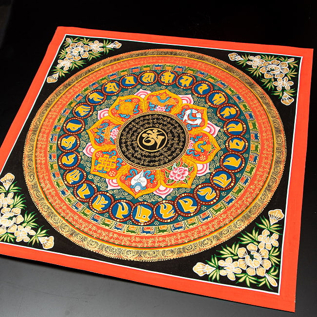 〔一点物〕タンカ - オーンと八吉祥 六字真言マントラ曼荼羅 54×54cm 4 - 無限に続くモチーフ