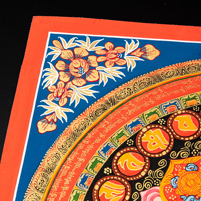 〔一点物〕タンカ - オーンと八吉祥 六字真言マントラ曼荼羅 54×54cm 7 - 細部を見てみました。