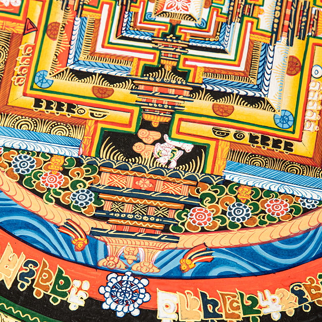 〔一点物〕タンカ - カーラチャクラ曼荼羅 時輪曼荼羅 54×54cm 9 - 光の当たり方によって見え方が異なってきます。