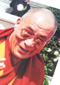 ダライ・ラマのポスター　会釈をするダライ・ラマ - サブ2