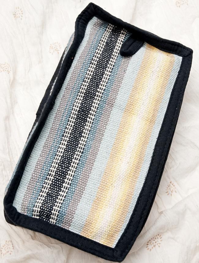 ネパールゲリのティッシュケース - 黒系 4 - 裏面の写真です。こちらにもちゃんとゲリの生地が使われております。