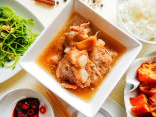 バクテー（肉骨茶）の画像