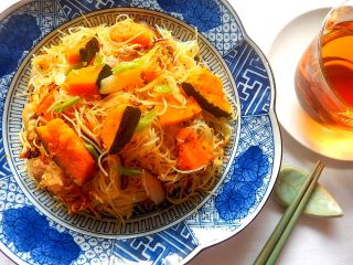 金瓜炒米粉（台湾風かぼちゃのビーフン）の画像