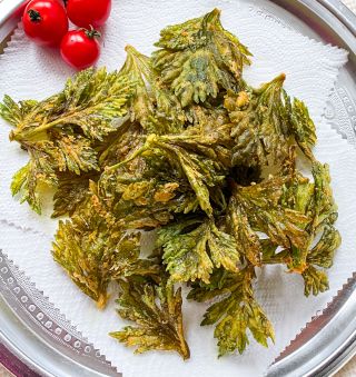 セロリの葉のパコラの画像