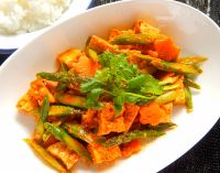アスパラガスと厚揚げのレッドカレー炒め