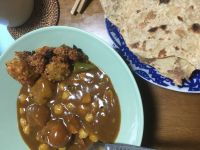 ぴよこ豆入りカレー ファラフェル添え