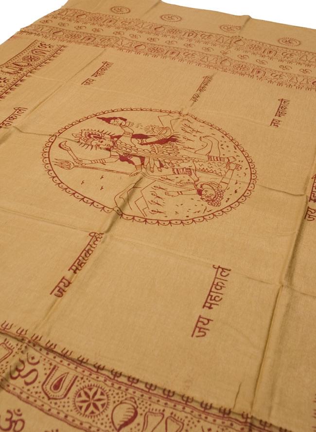 (190cm×100cm)カーリーとシヴァ神 - カーキ 3 - 全体を斜めの角度から撮ってみました。