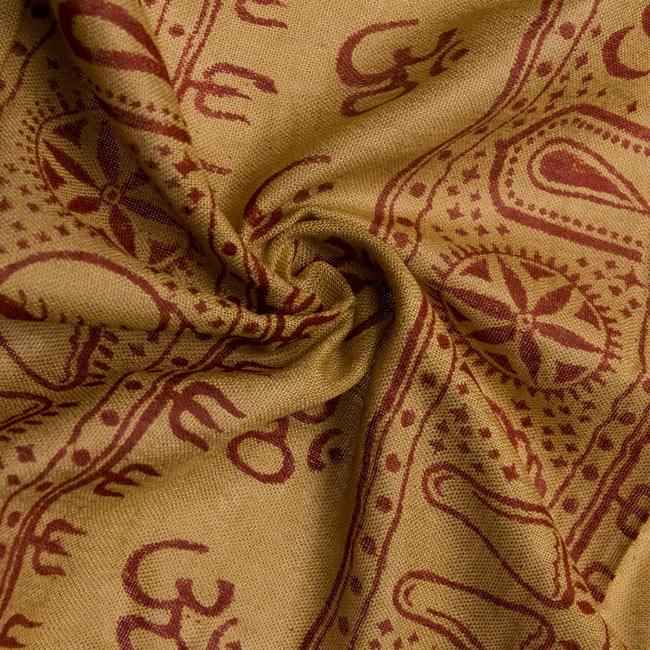 (190cm×100cm)カーリーとシヴァ神 - カーキ 5 - くしゅくしゅっとしてみました。柔らかな感触が魅力的です。