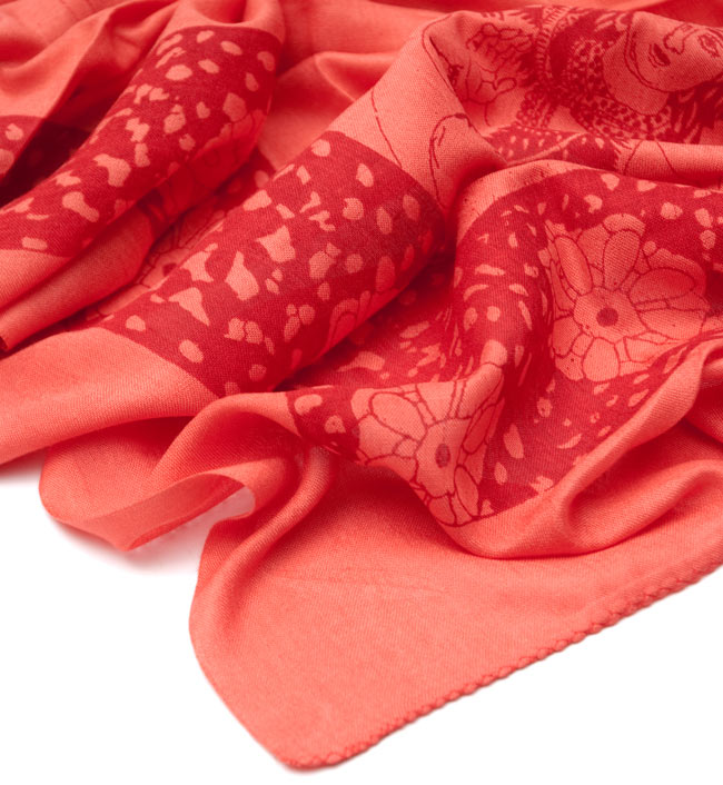 (190cmx100cm)シヴァ神と花柄の大ラムナミ - レッド 3 - 縁の部分の写真です