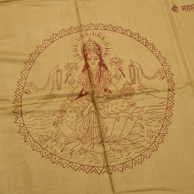 (190cmx100cm)蓮の花とラクシュミ - カーキ 2 - 柄の拡大写真です