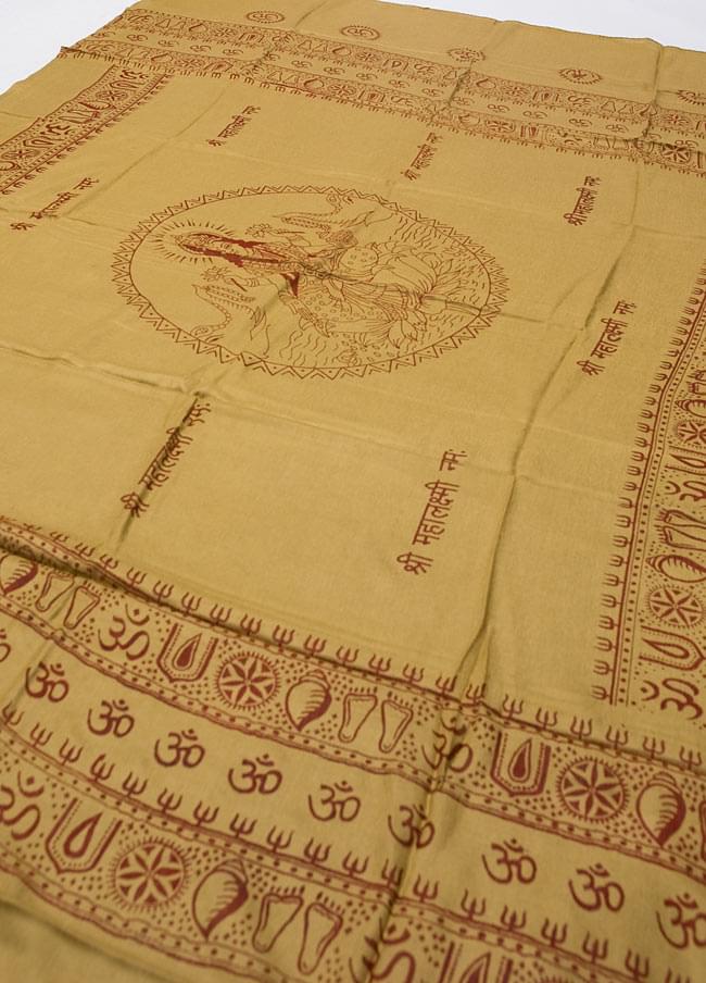 (190cmx100cm)蓮の花とラクシュミ - カーキ 3 - 全体を斜めの角度から撮ってみました。