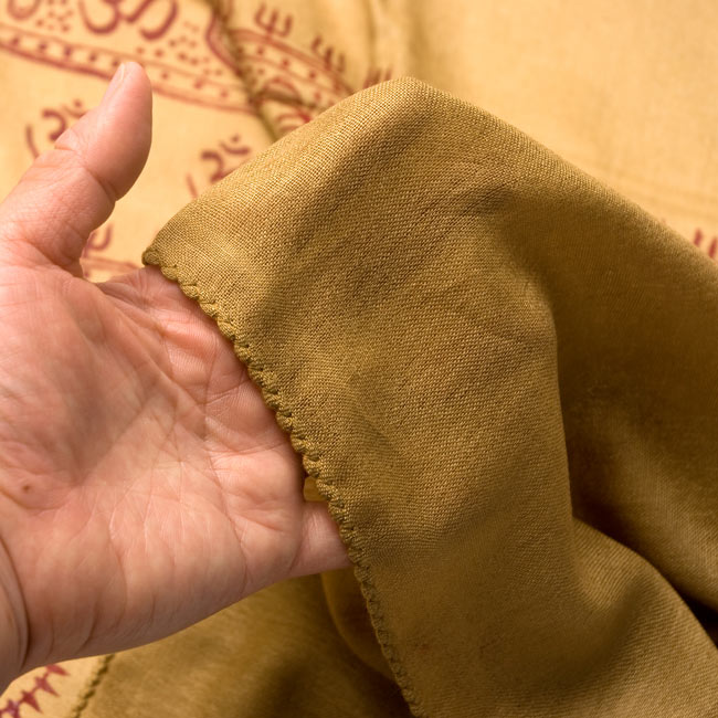 (190cmx100cm)蓮の花とラクシュミ - カーキ 6 - 手に持ってみました。