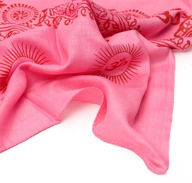 (190cmx100cm)オーンとサンスクリット文字の大ラムナミ - ピンク 4 - 裾の部分になります。しっかりと縫われていますよ。
