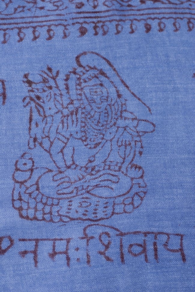 (約180cm×40cm)インド薄ラムナミ(ロング） - ブルー 3 - 神様柄の様子です。オーンであったりガネーシャであったり様々ですので、アソートでのお届けと鳴ります。