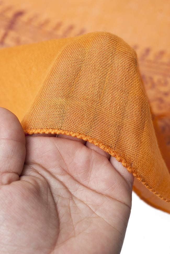 (約180cm×40cm)インド薄ラムナミ(ロング） - 橙色 5 - 透け感のある布地です。