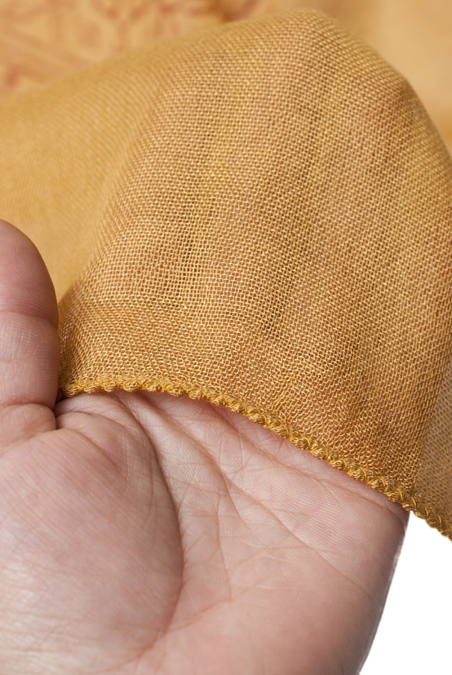 (約180cm×40cm)インド薄ラムナミ(ロング） - ターメリック 5 - 透け感のある布地です。