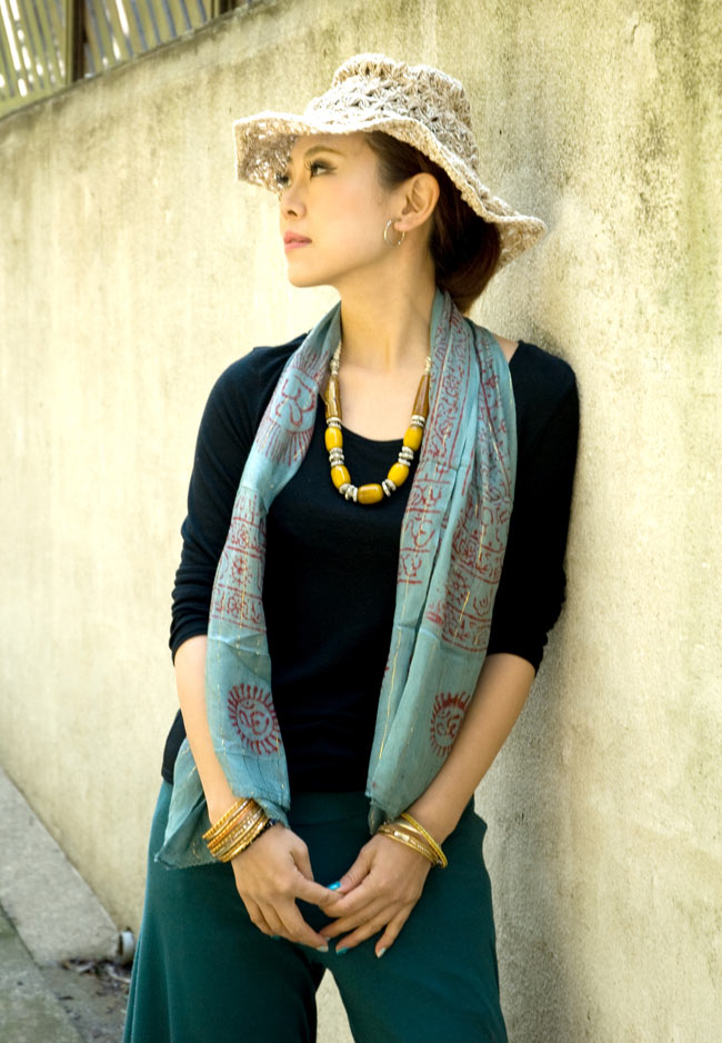 (約180cm×40cm)インド薄ラムナミ(ロング) - ターメリック 7 - 色違いの商品の着用例になります。