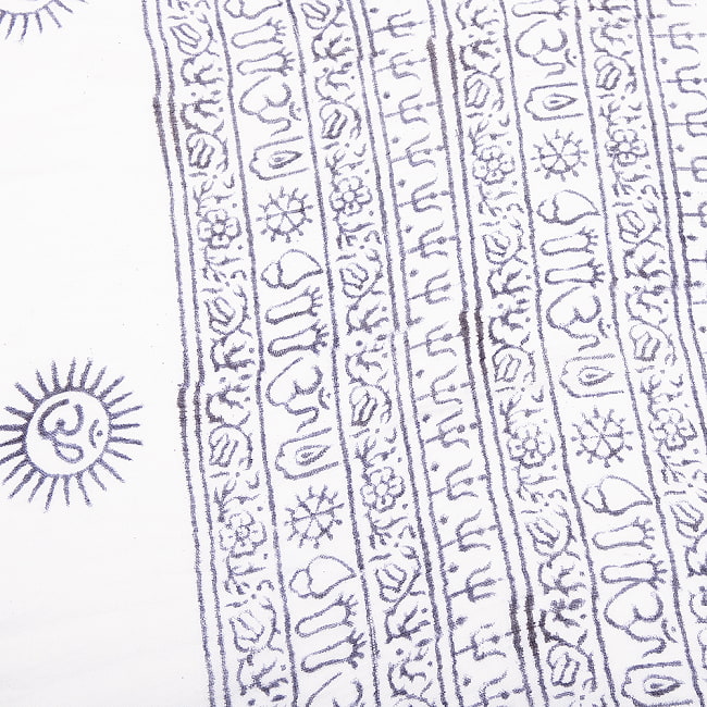 (65cm×170cm)インド ヒンドゥー教の薄ラムナミスカーフ - 白×紺 5 - 端部分です。