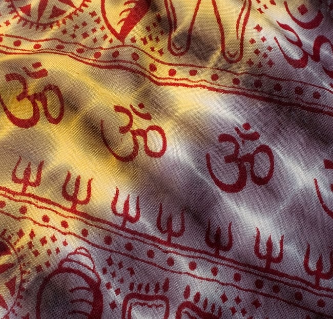 〔195cm*100cm〕ガネーシャ＆ヒンドゥー神様のタイダイサイケデリック布 - 黒紫×黄×ピンク×緑系 3 - 拡大写真です
