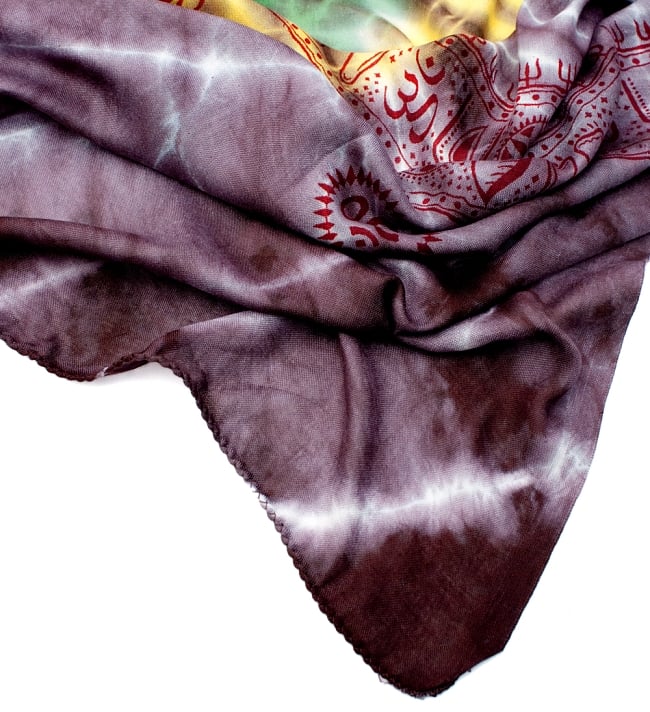 〔195cm*100cm〕ガネーシャ＆ヒンドゥー神様のタイダイサイケデリック布 - 黒紫×黄×ピンク×緑系 5 - フチの写真です