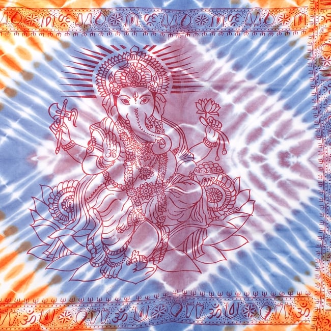 〔195cm*100cm〕ガネーシャ＆ヒンドゥー神様のタイダイサイケデリック布 - 薄青紫×オレンジ×薄小豆系の写真1枚目です。大聖地バラナシのラムナミにタイダイ染めを施した布です。サイケデリック 布,ガネーシャ 布,タイダイ 布,ラムナミ,ヒンドゥー,神様,ソファーカバー,ストール,ショール